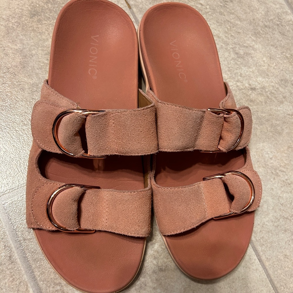 Cute pink vionic women’s sandals